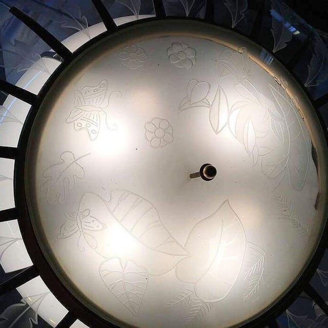 Transparent 1940s Mid-Century Modern Tropical Etched Slat Glass Bronze Chandelier For Sale - Image 8 of 10