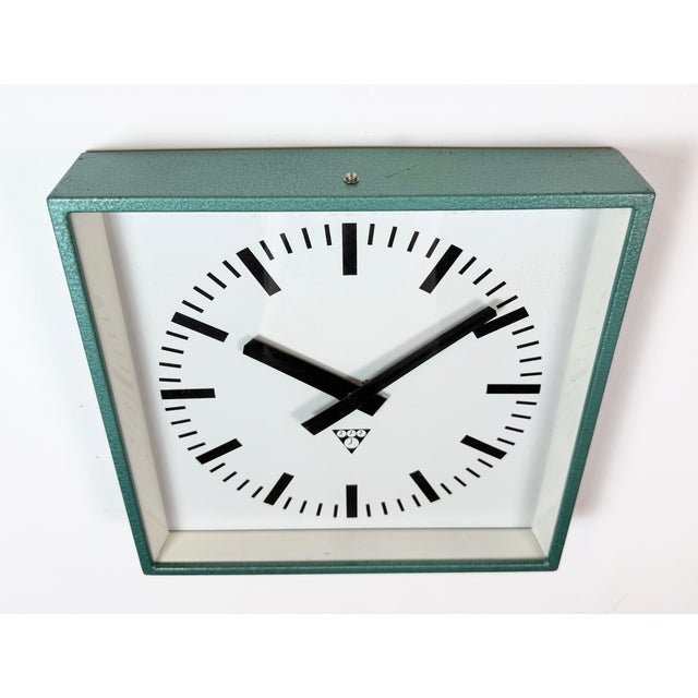 Industrial Square Green Wall Clock from Pragotron, 1980s For Sale - Image 4 of 17