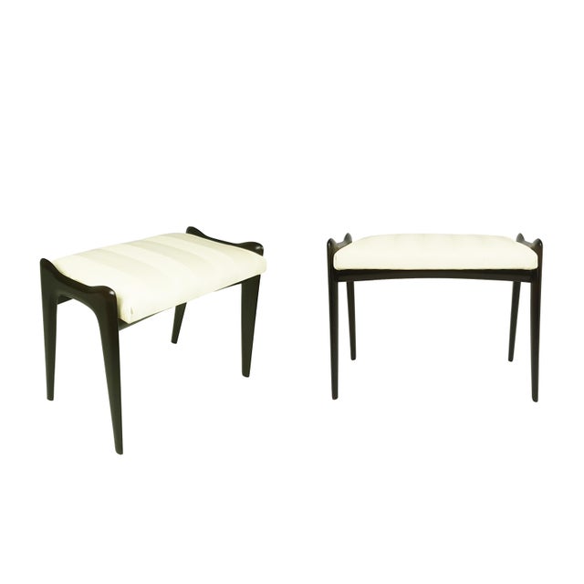 Mid-Century Modern Italian Ottomans in Ivory Skai and Wood, 1950s, Set of 2 For Sale - Image 10 of 10