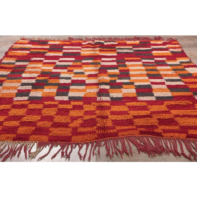 Berber Tribes of Morocco Vintage Checkered Boujad Moroccan Rug - 04'09 X 05'03 For Sale - Image 4 of 10