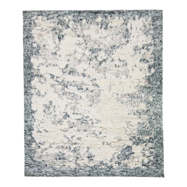 2020s Abstract Handmade Modern Moroccan Style Wool Rug in Ivory & Gray For Sale