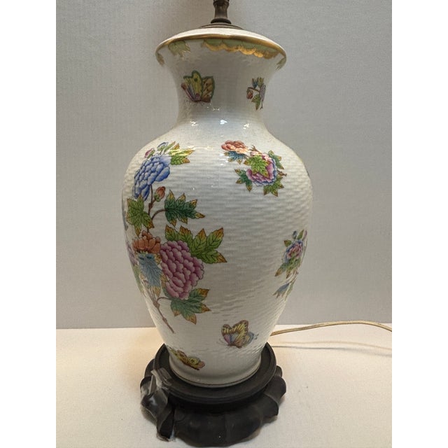Contemporary Vintage Queen Victoria Patterned Herend Lamp For Sale - Image 3 of 6