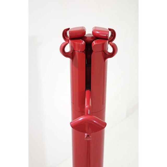 1970s Red Plastic Planta Italia Model Coat Hanger by Giancarlo Piretti for Anonima Castelli, 1972 For Sale - Image 5 of 18