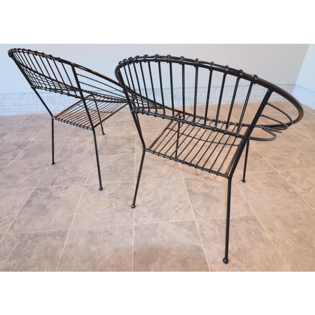 Black Pair of Mid-Century Modern Wrought Iron Hoop Lounge Chairs, C. 1950s–1960s For Sale - Image 8 of 13