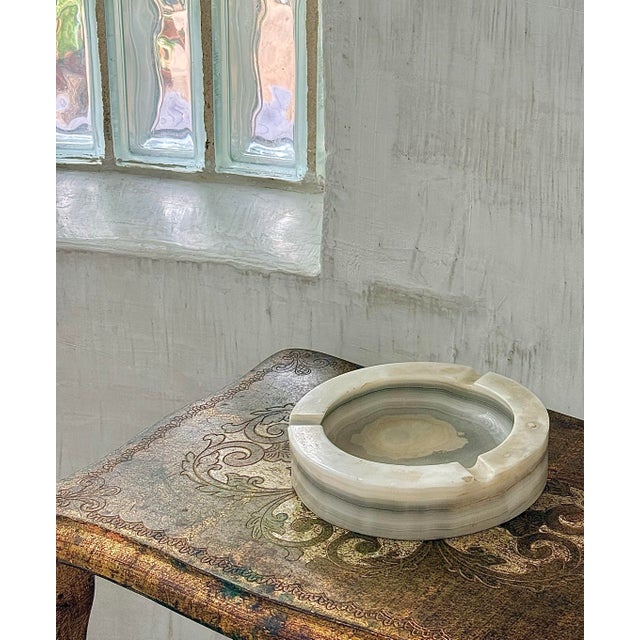 Large Round Vintage Ashtray, Vide Poche in White Onyx Marble in the Style of Angelo Mangiarotti, Italy, 1970s. The stone's...