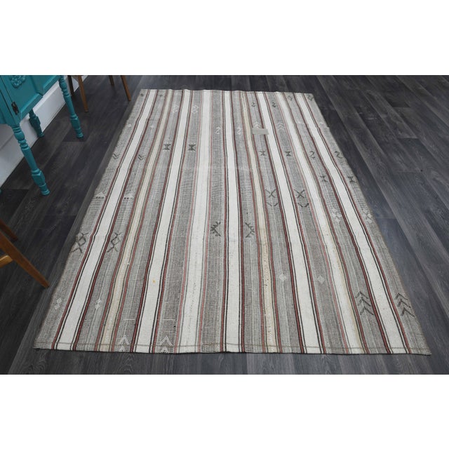 1970s Vintage Handmade Wool Cotton Gray Kilim Rug For Sale - Image 10 of 11
