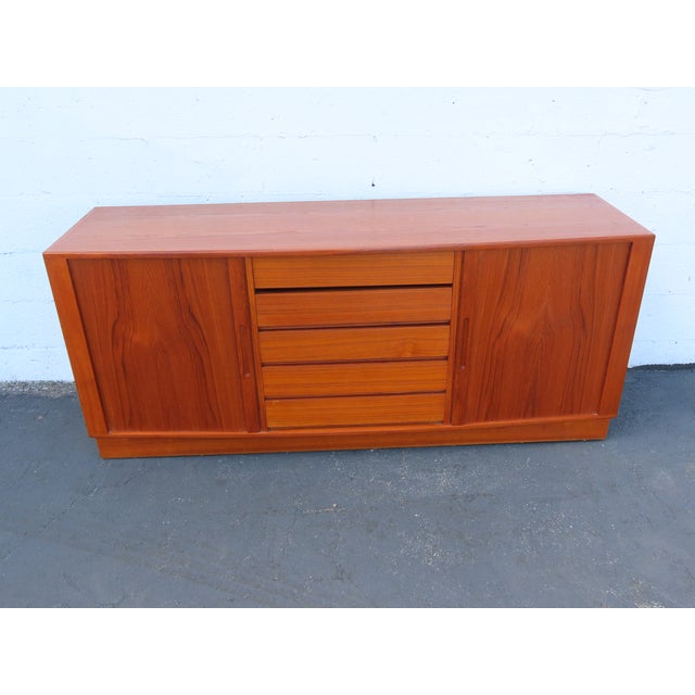 Danish Modern Bow Front Tambour Doors Dresser Sideboard Tv Media Console 6677 For Sale - Image 16 of 18