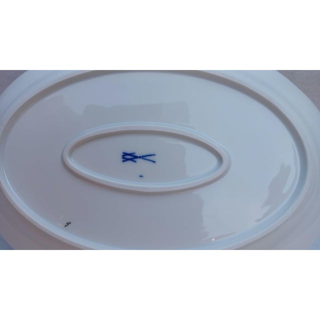 Mid-Century Modern Vintage Oval Porcelain Serving Platter in Vine Leaves Pattern from Meissen, 1960s For Sale - Image 3 of 6