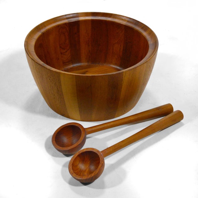 Richard Nissen 1900s Danish Modern Oversize Staved Teak Bowl and Servers by Richard Nissen - 3pcs For Sale - Image 4 of 10