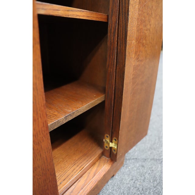 Brown Stickley Quarter Sawn Oak Lighted Display Pedestal Cabinet For Sale - Image 8 of 14