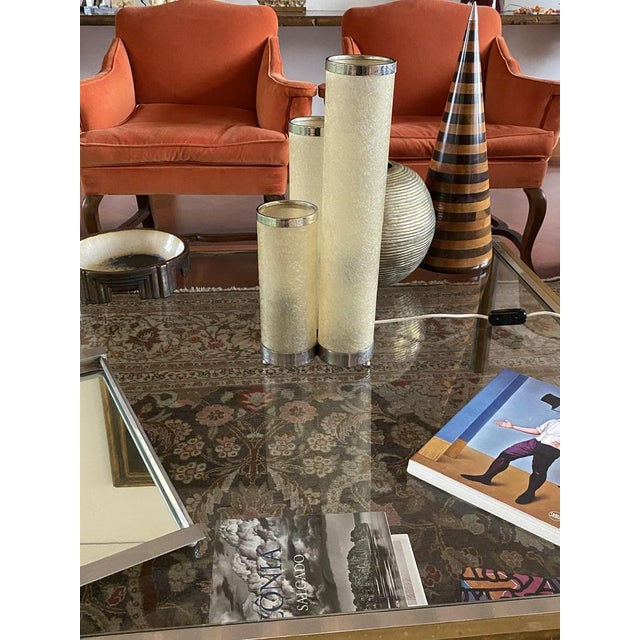 Metal Hollywood Regency Fiberglass and Brass Table Lamp, Italy, 1970s For Sale - Image 7 of 18