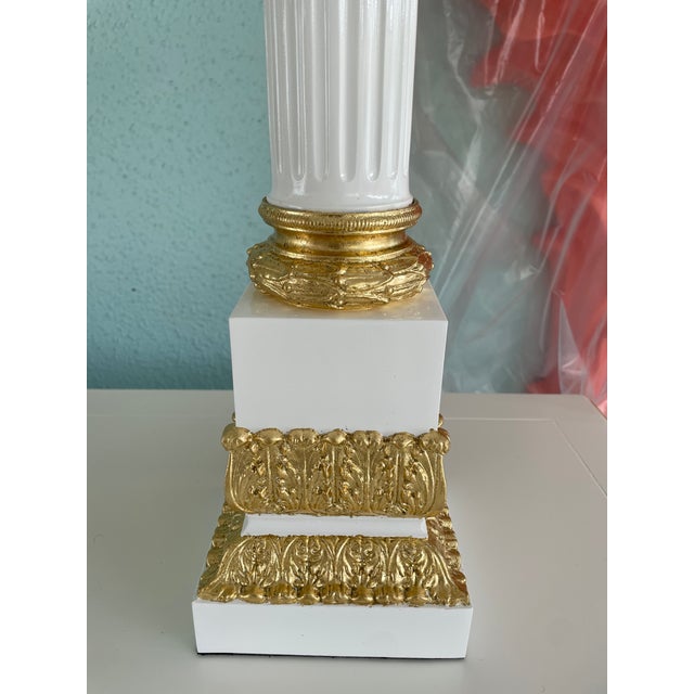 Metal 1970s Hollywood Regency Neoclassical Column Table Lamps – White Lacquer & Gilt Gold Leaf - a Pair For Sale - Image 7 of 9