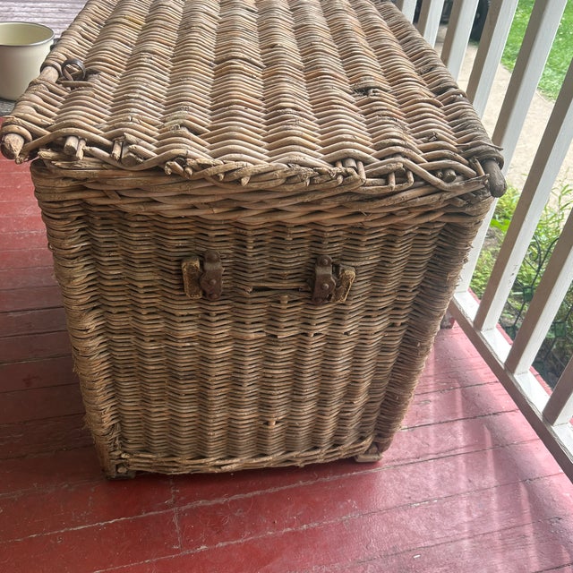Extra Large 19th Century French Willow Trunk For Sale - Image 4 of 12