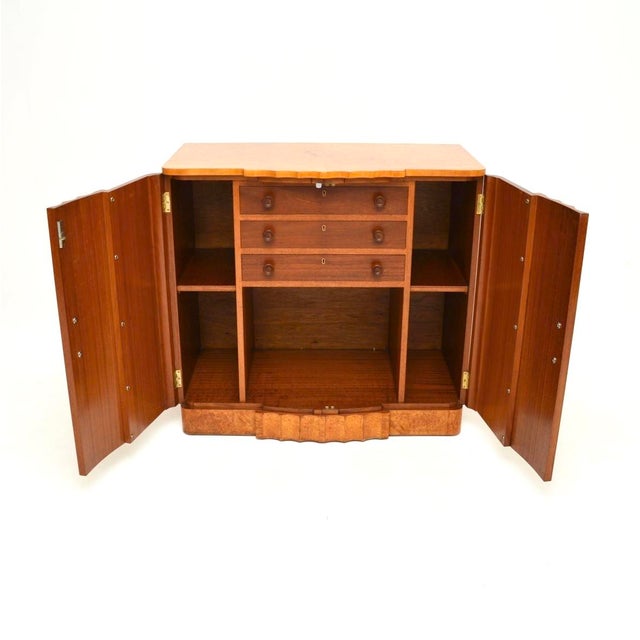 Art Deco Burr Walnut Cabinet from Harry and Lou Epstein, 1930s For Sale - Image 4 of 11