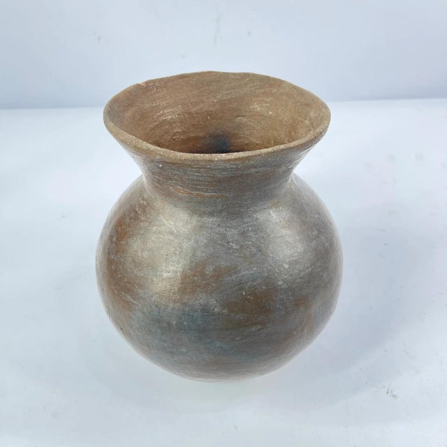 Early 20th Century Zulu Clay Pot South Africa MATTER COLLECTION For Sale - Image 4 of 6