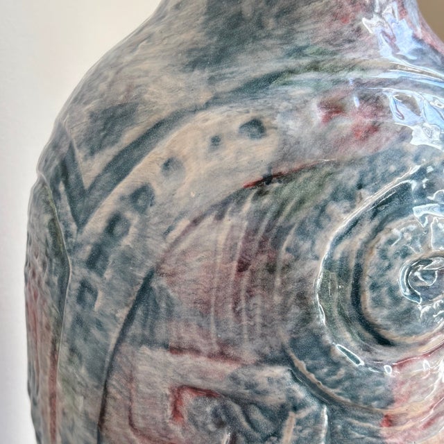 Mid-Century Modern Aztec-Inspired Ceramic Table Lamp For Sale - Image 15 of 17