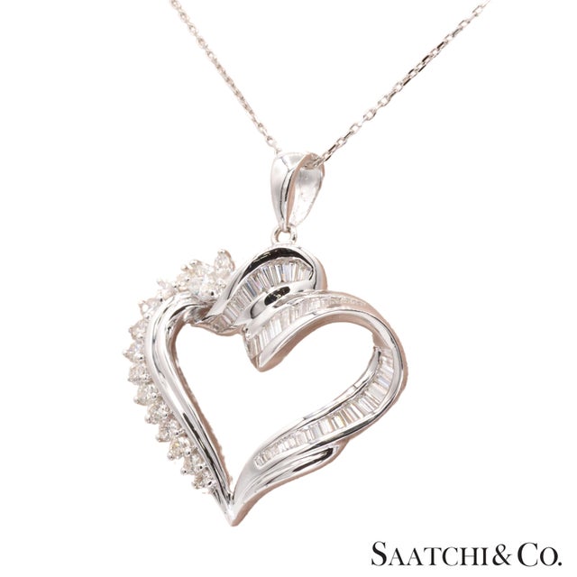 Metal 18k (750) White Gold Natural Diamond Heart Shape Pendant With Chain For Sale - Image 7 of 11