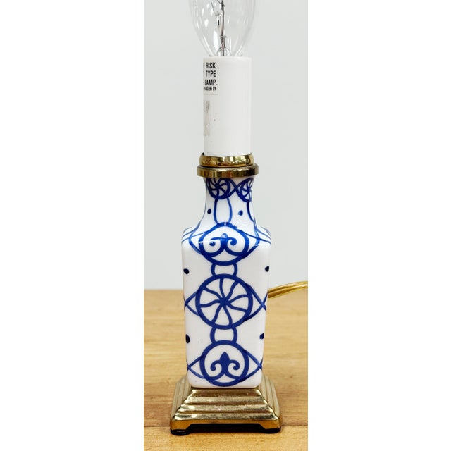 Late 20th Century Vintage Chinoiserie Style Porcelain Boudoir Lamp For Sale - Image 5 of 6