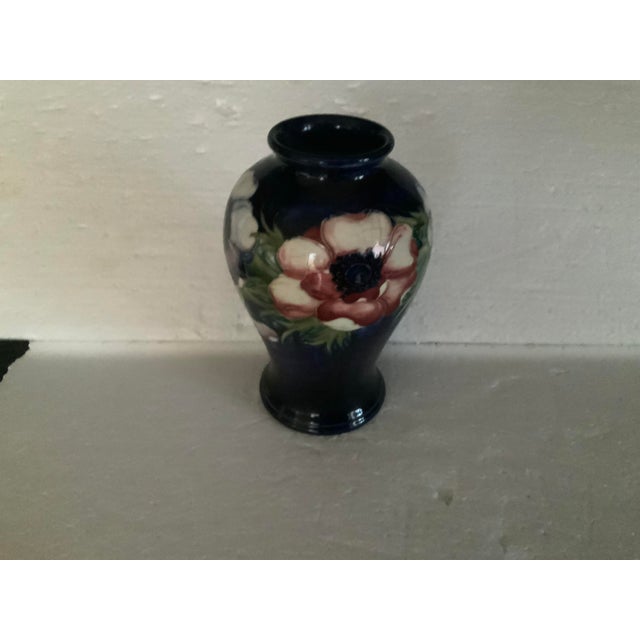 Blue Vintage Moorcroft Pottery Vase “Anemone” Pattern For Sale - Image 8 of 11