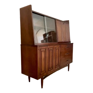 Mid Century Modern Hutch and Display Sideboard in the Style of Broyhill Sculptra Collection