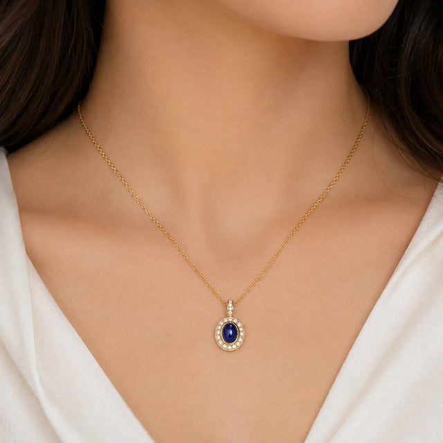 Traditional Late 20th Century 14K Yellow Gold Cabochon Sapphire Diamond Pendant Necklace For Sale - Image 3 of 3