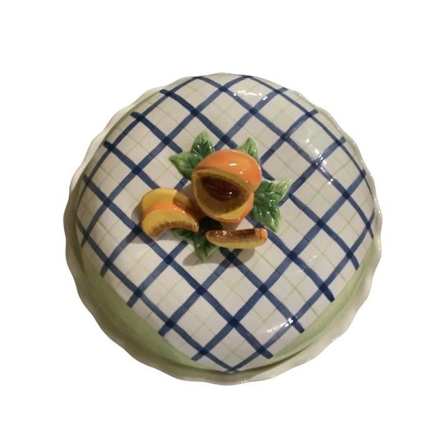 Vintage 2 Pc Bella Casa by Ganz Trompe L’Oeil Blue and White Plaid Peach 3d Fruit Kitchen Pie Saver Dish With Lid Peaches Scalloped Edge For Sale - Image 10 of 10
