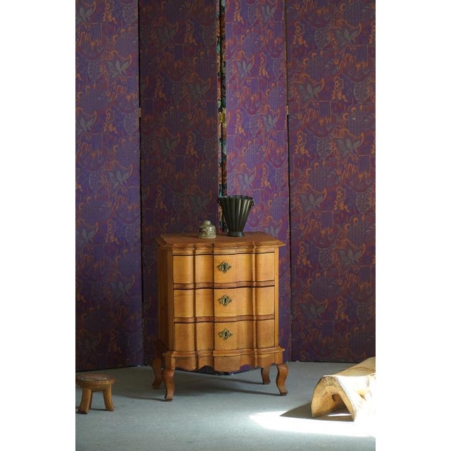 A charming Danish three-drawer chest crafted in oak from the mid-20th century. The chest combines traditional Scandinavian...