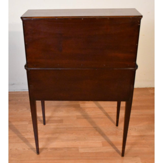 1900s English Hepplewhite Mahogany Inlaid Secretary / Tambour Writing Desk For Sale - Image 17 of 18