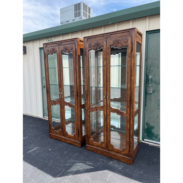 1970s Drexel Heritage Old Continent Collection French Country Illuminated Display Cabinets- A Pair For Sale - Image 9 of 12