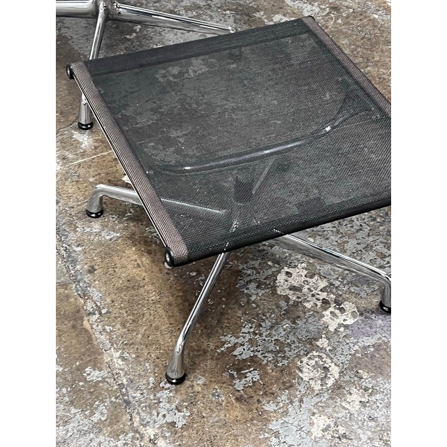 1990s Charles & Ray Eames for Vitra Eames Aluminium Group Mesh Lounge Chair + Ottoman For Sale - Image 5 of 12