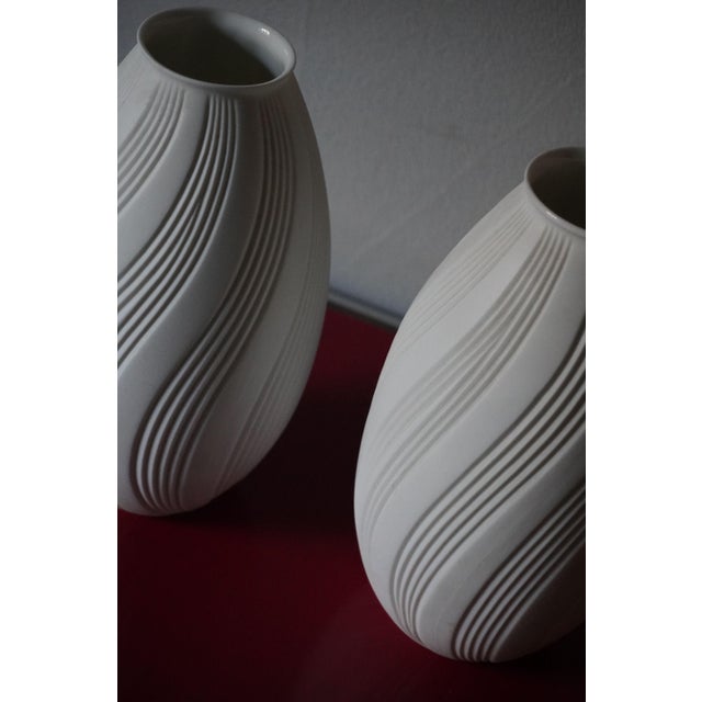 Vintage German Vases in Biscuit Porcelain from AK Kaiser, 1960s, Set of 2 For Sale - Image 3 of 6