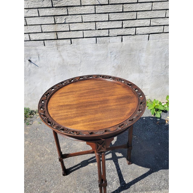 Mid 20th Century Beautiful 1920 Pie Crust Side Sofa Table. For Sale - Image 5 of 17