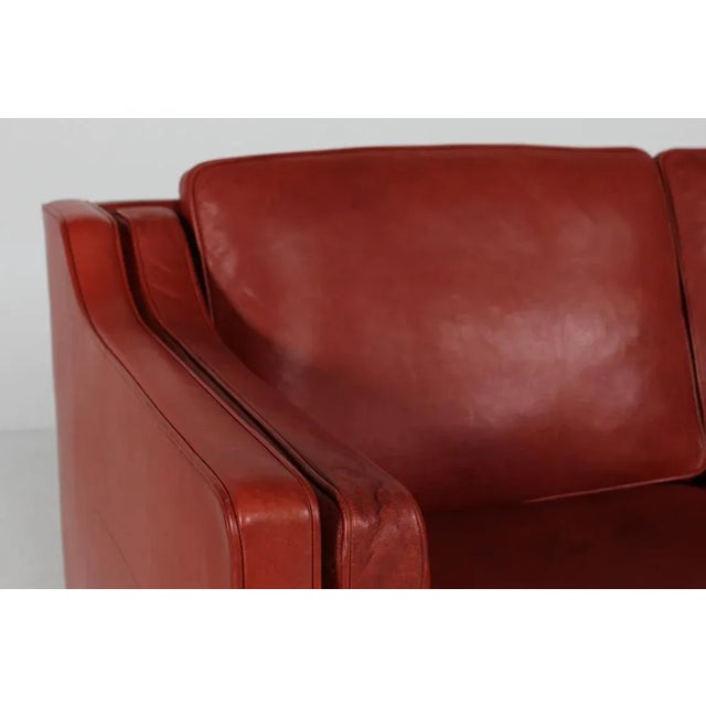 Maroon Model No. 2212 2-Seater Sofa in Reddish Brown Leather with Oak Legs by Børge Mogensen for Fredericia Furniture, Denmark, 1980s For Sale - Image 8 of 13