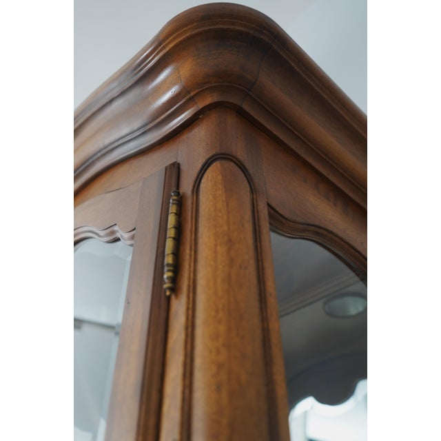 1990s Ethan Allen Country French Curio Cabinet For Sale - Image 13 of 17