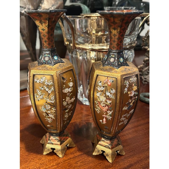 Presented here is a magnificent pair of Japanese Shibayama vases, dating to the height of the Meiji Period (1868–1912)....