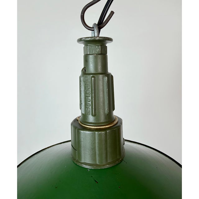 Mid-Century Modern Industrial Green Enamel Military Pendant Lamp with Cast Aluminium Top, 1960s For Sale - Image 3 of 18