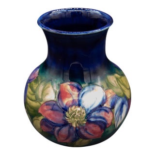 Moorcroft Pottery Vase - Royal Warrant - Potter to the Queen - 9 1/2" For Sale