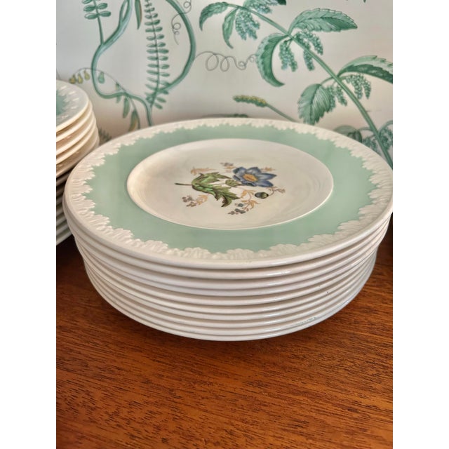 English 1930’s Wedgewood China Corinthian Hampton Court With Celadon Mint Green Rim - A Set of 60 Pieces For Sale - Image 3 of 18