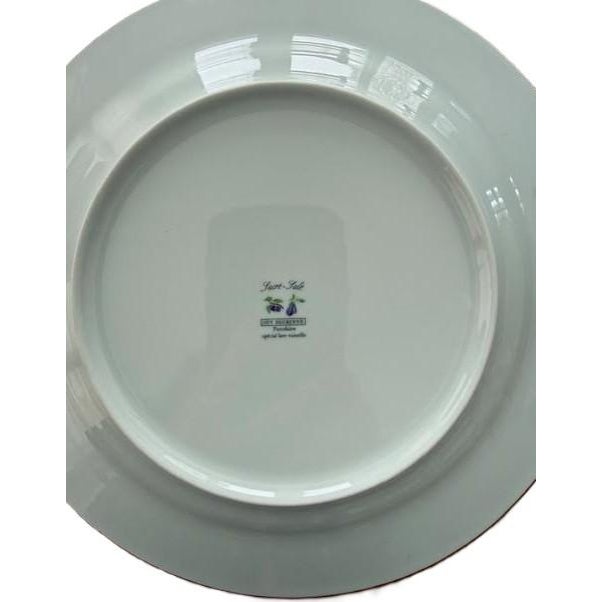 1990s Guy Degrenne French Porcelain Dinner Set, Service for 8 For Sale In Rochester - Image 6 of 11