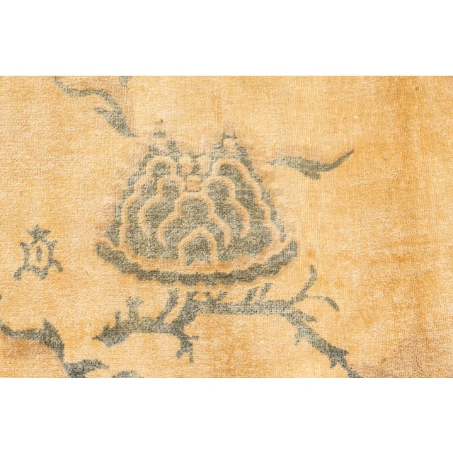 High-quality 1930s Indian Golden Yellow Handmade Wool Rug For Sale In New York - Image 6 of 8