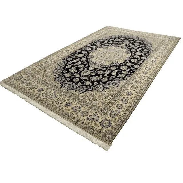 Persian Super Nain 9 La rug | Hand-knotted | Size: 335 x 213 cm | Material: 80% virgin wool, 20% silk | Knots/m²: approx....