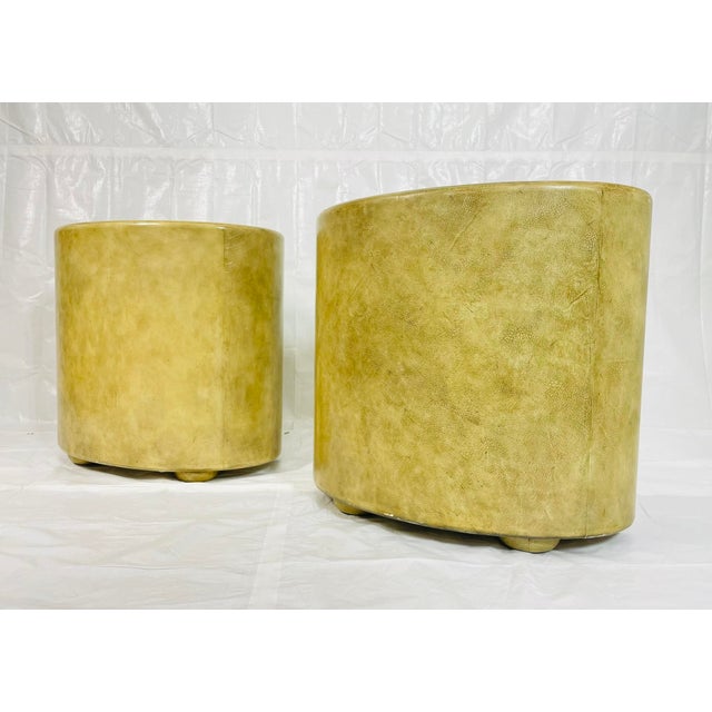 1980s Pair of Henredon Oval 3-Drawer Nightstands / Bachelor’s Chests, Lacquered Finish For Sale - Image 11 of 18