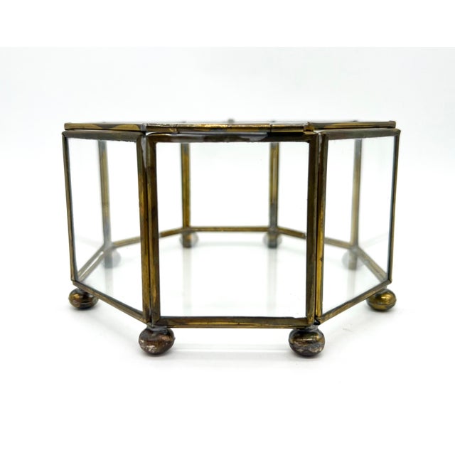 Vintage Brass & Glass Octagonal Display Box / Jewelry Casket - Hollywood Regency, Mid-Century Modern, Modernist For Sale - Image 10 of 11