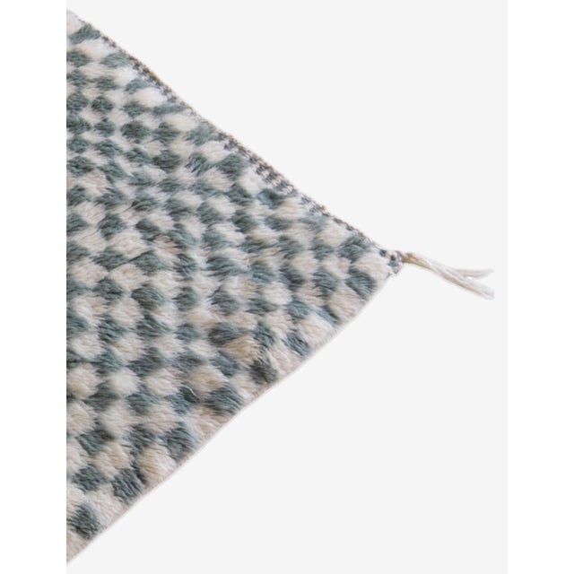 Beni M’rirt Rugs – 9.1 x 5.8 ft Bring Moroccan elegance into your home with the Beni M’rirt Rugs, a masterpiece of Berber...