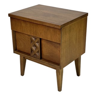 Mid-Century Modern Bassett "Zenith" Series Walnut Nightstand With Sculpted Geometric Pull For Sale