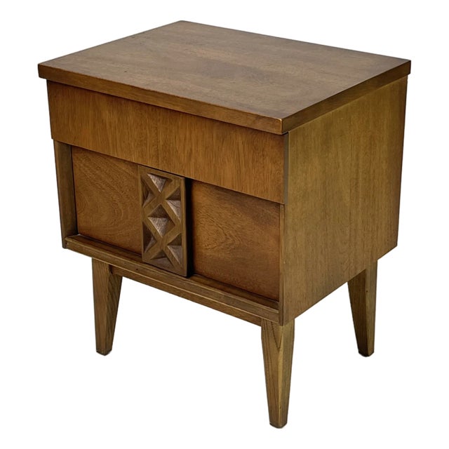 Mid-Century Modern Bassett "Zenith" Series Walnut Nightstand With Sculpted Geometric Pull For Sale
