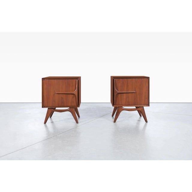Beautiful mid-century modern walnut sculptural nightstands, produced in the United States, circa 1950s. These nightstands...