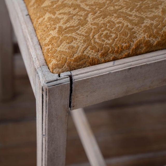 A Similar Pair of English Chippendale Side Chairs, c.1760 For Sale - Image 12 of 15