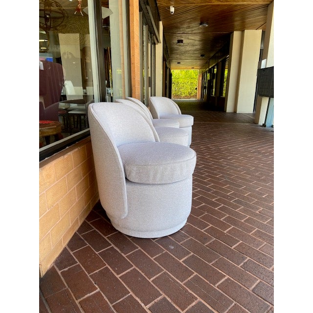 The West Elm Chase Petite Swivel Dining Chair is a stylish and functional addition to any dining space. Designed with both...
