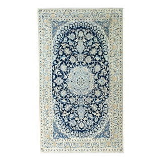 Hand-Knotted Oriental Rug in Wool For Sale